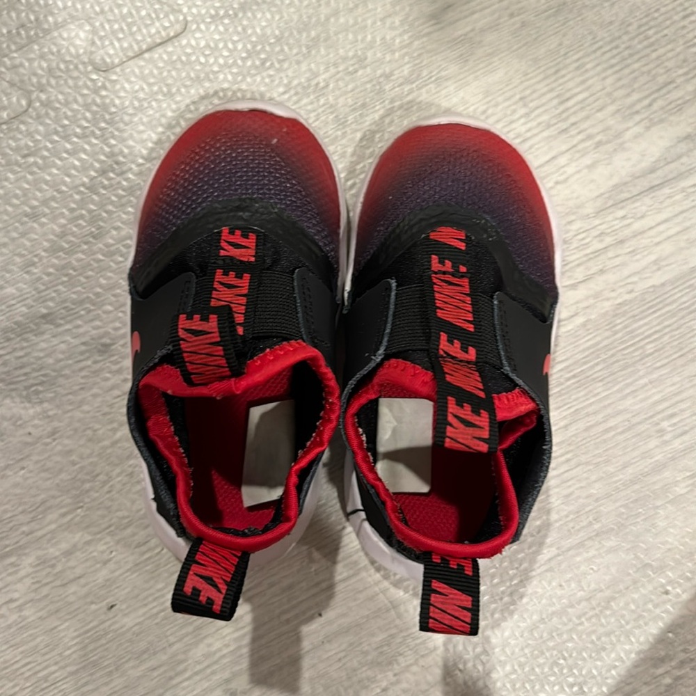 Nike Flexrunner size 6 toddler